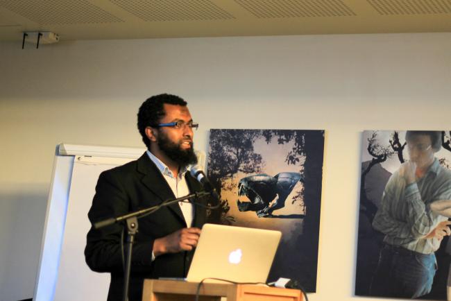 Juhar Yasin Abamosa holder et foredrag