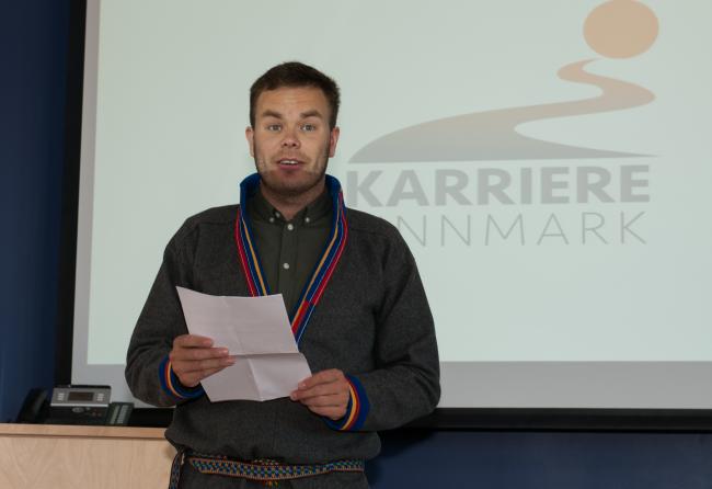 Mikkel Eskil Mikkelsen åpnet konferansen om karriereveiledning i samiske språkområder.