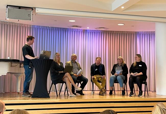 Bilde av paneldiskusjon under den nordisk-baltiske konferansen.